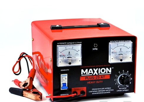 На фото: Зарядное устройство MAXION PLUS-25AT