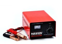 На фото: Зарядное устройство MAXION PLUS-10АТ